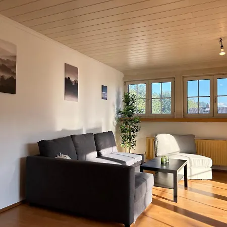 Four Bedroom Apartment In Hamburg, Kanzlerhof 3